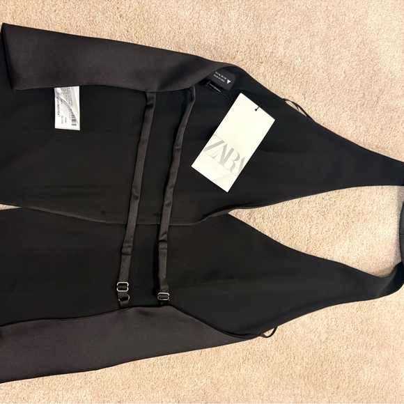 Zara Black Halter Vest - Picture 2 of 2